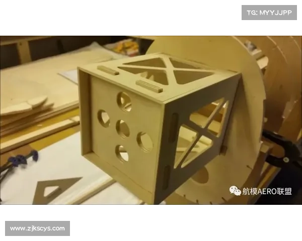 火焰玻璃艺术制作全流程揭秘：从原材料选择到精美成品的创作技巧